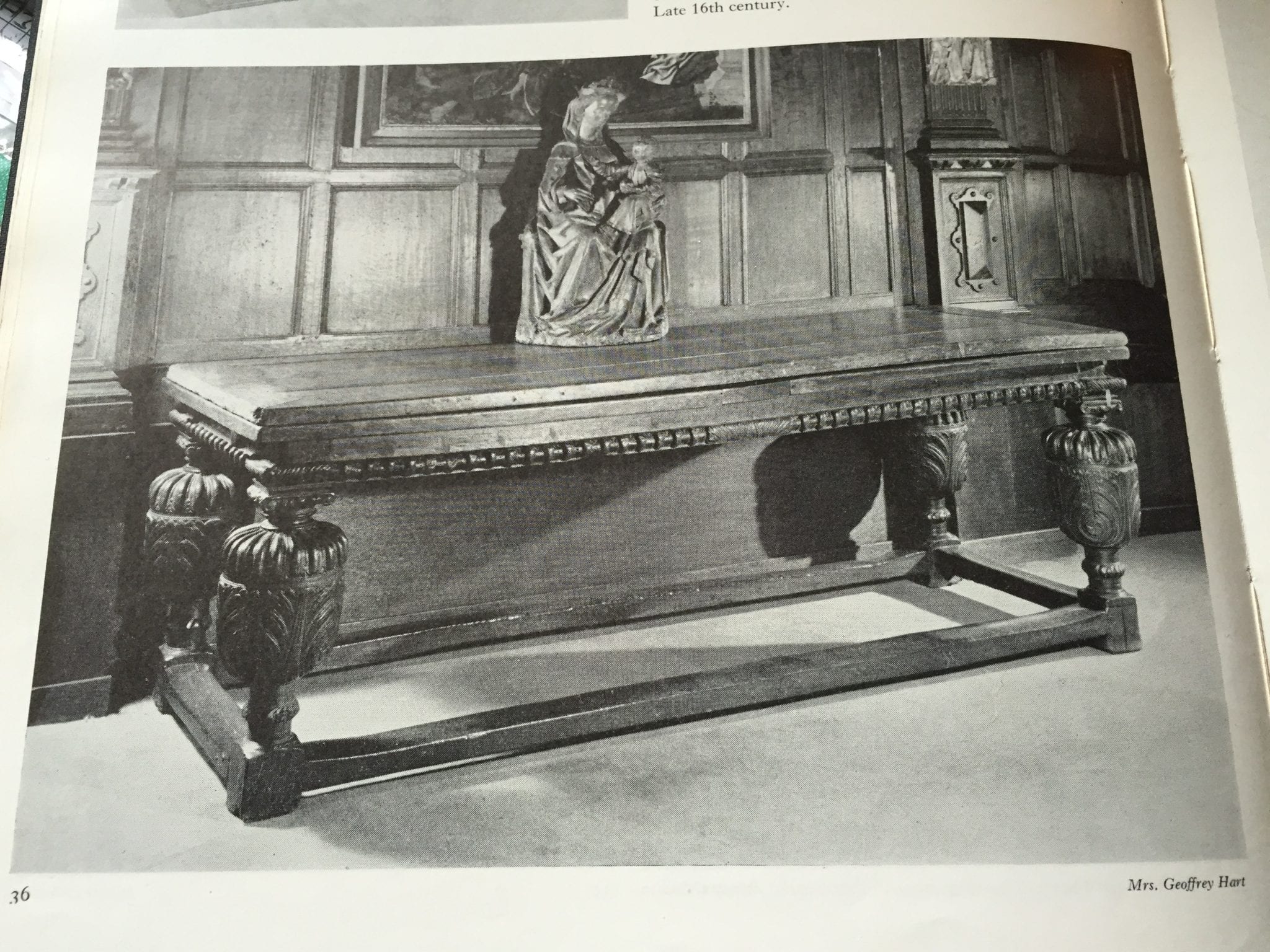 Elizabeth I draw leaf table