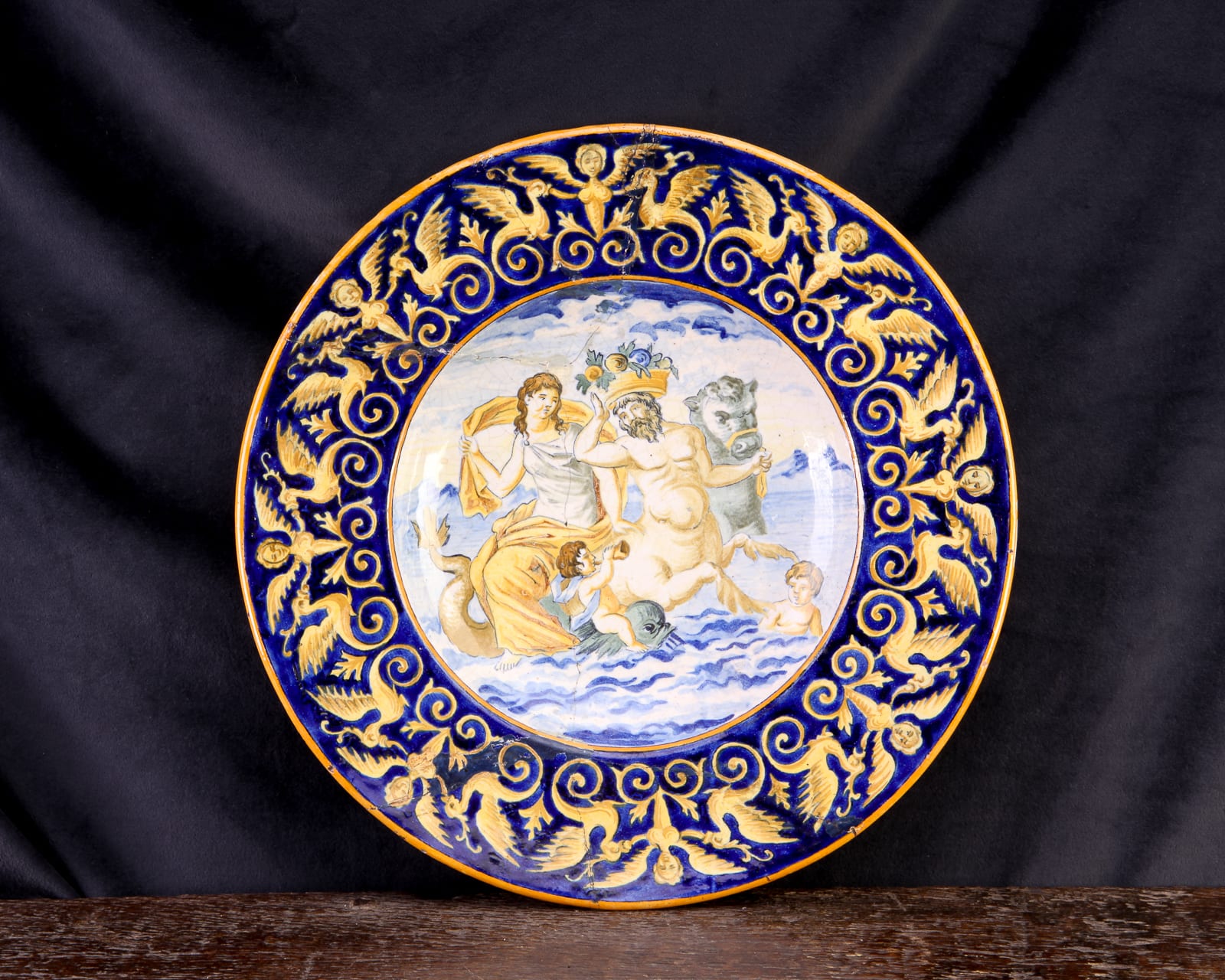 16th century Italian maiolica charger