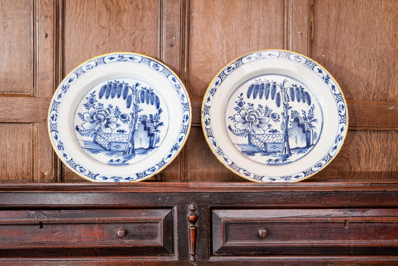 Pair of Delft plates