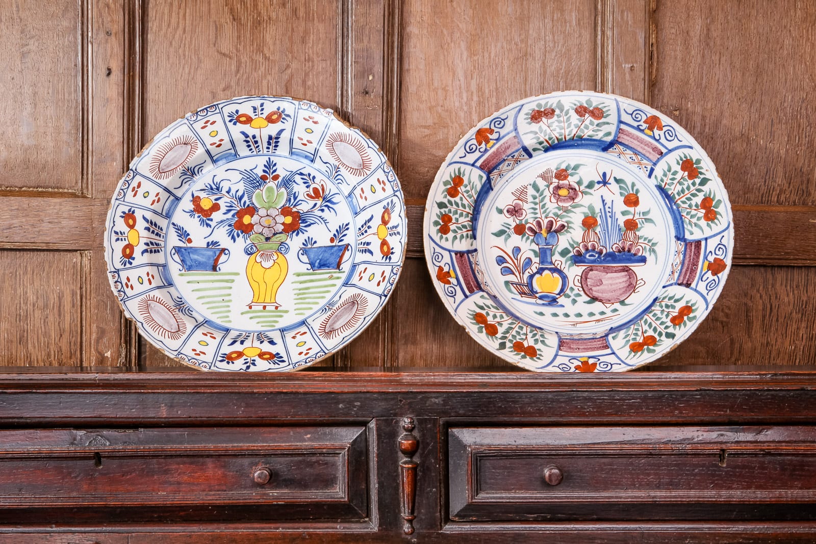 Pair of coloured Delft plates