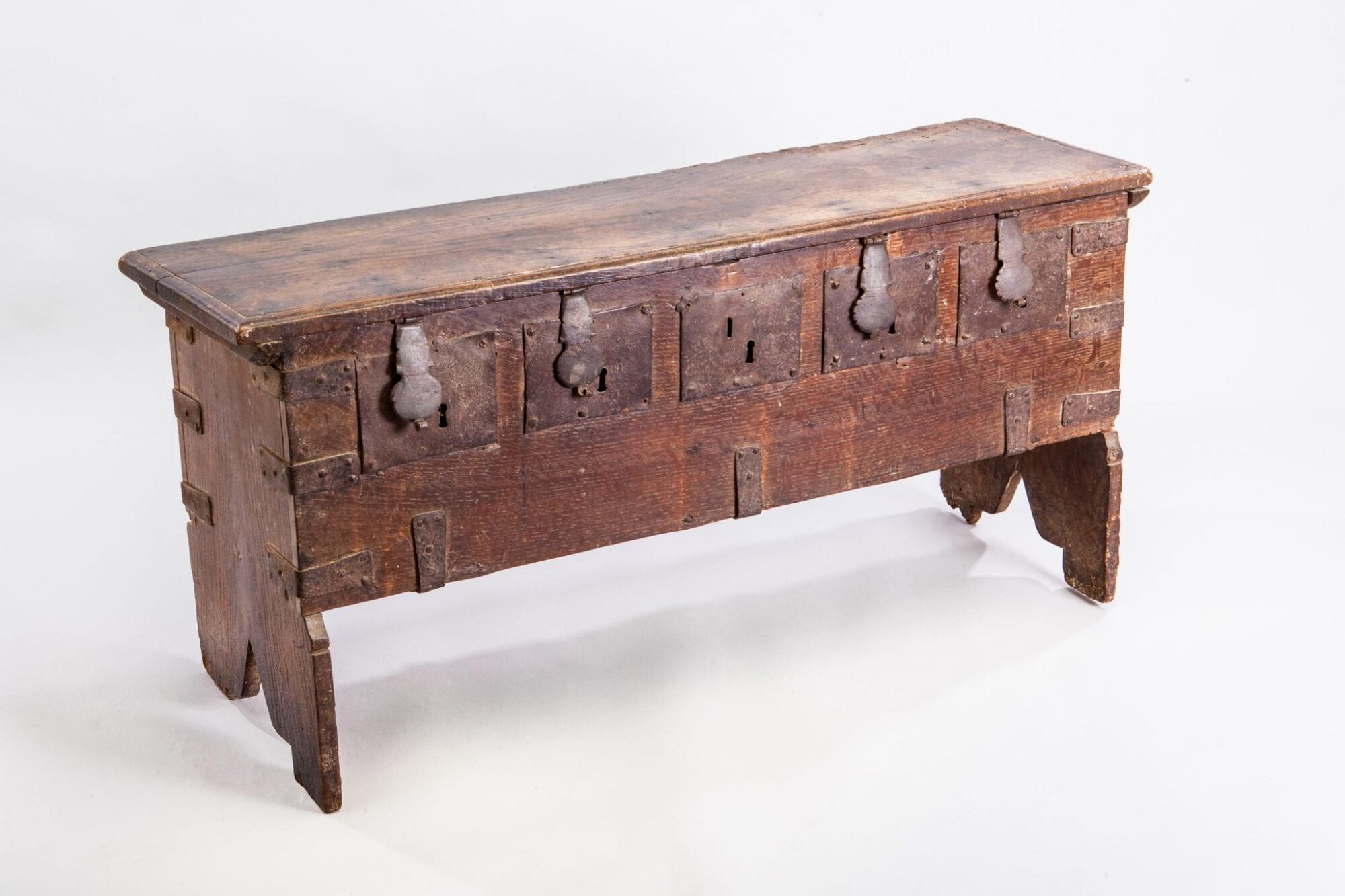 Elizabeth I iron bound chest