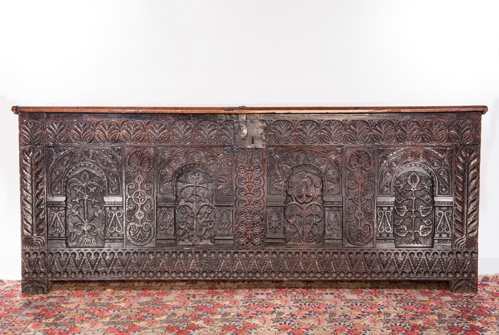 Late Elizabeth I, Exeter carved chest