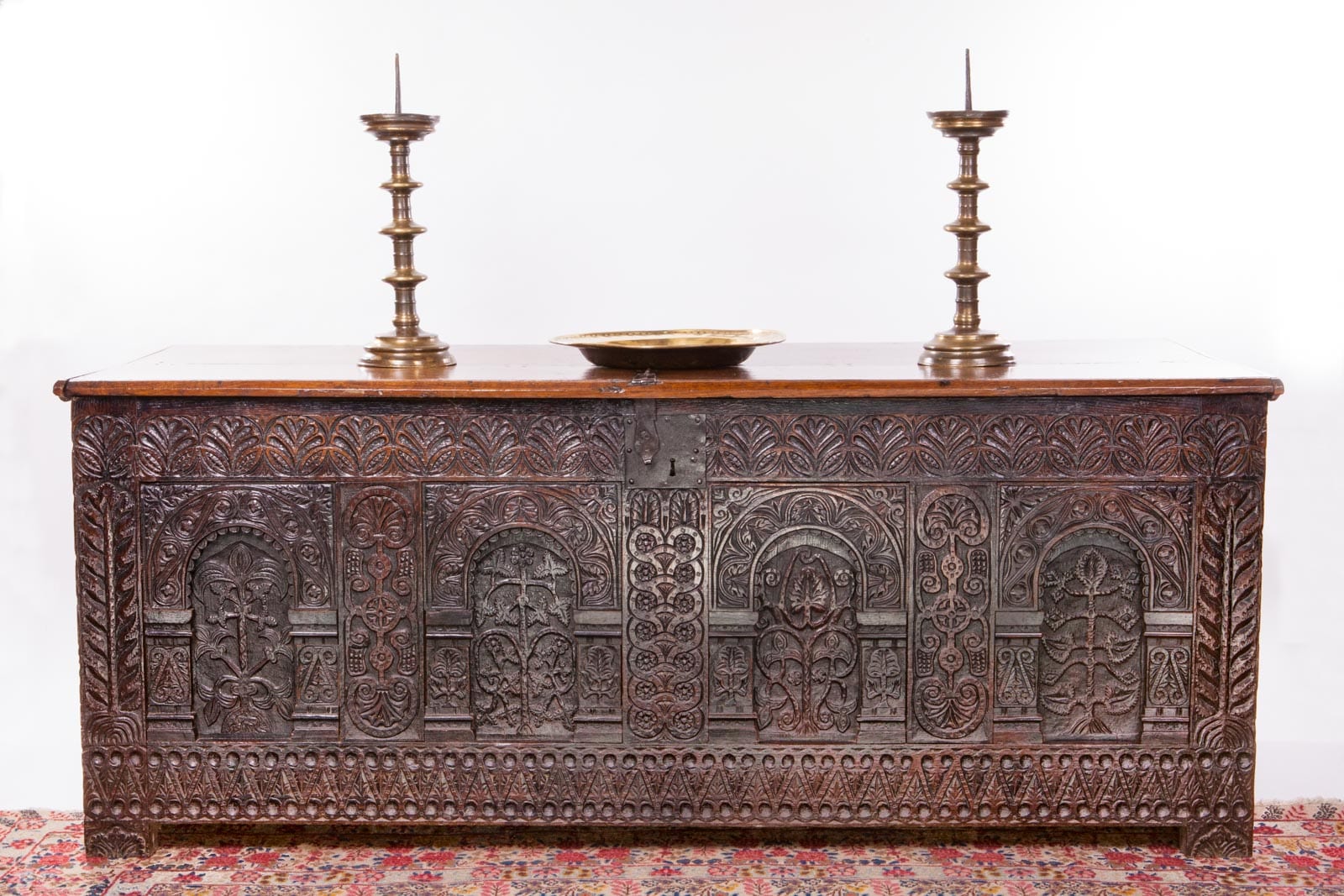 Late Elizabeth I, Exeter carved chest