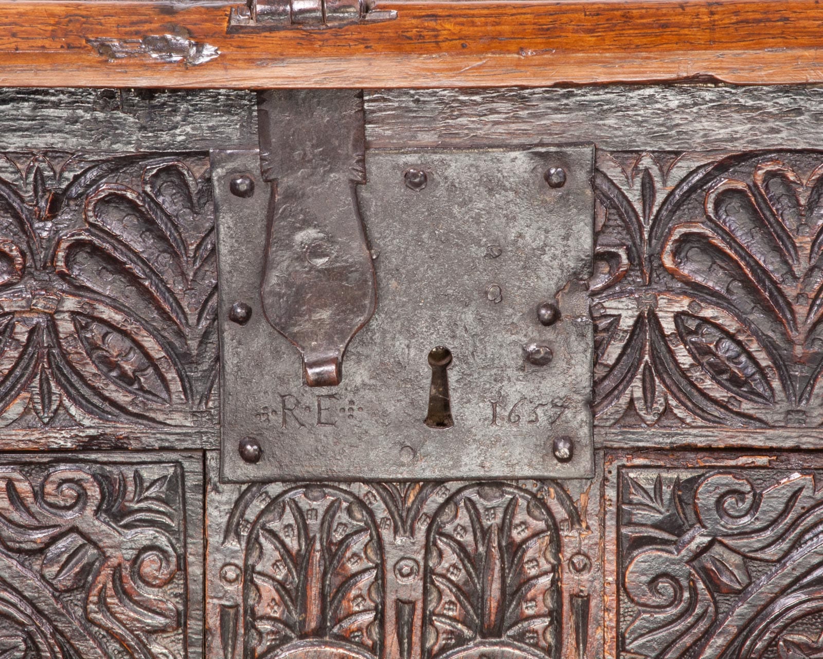 Late Elizabeth I, Exeter carved chest