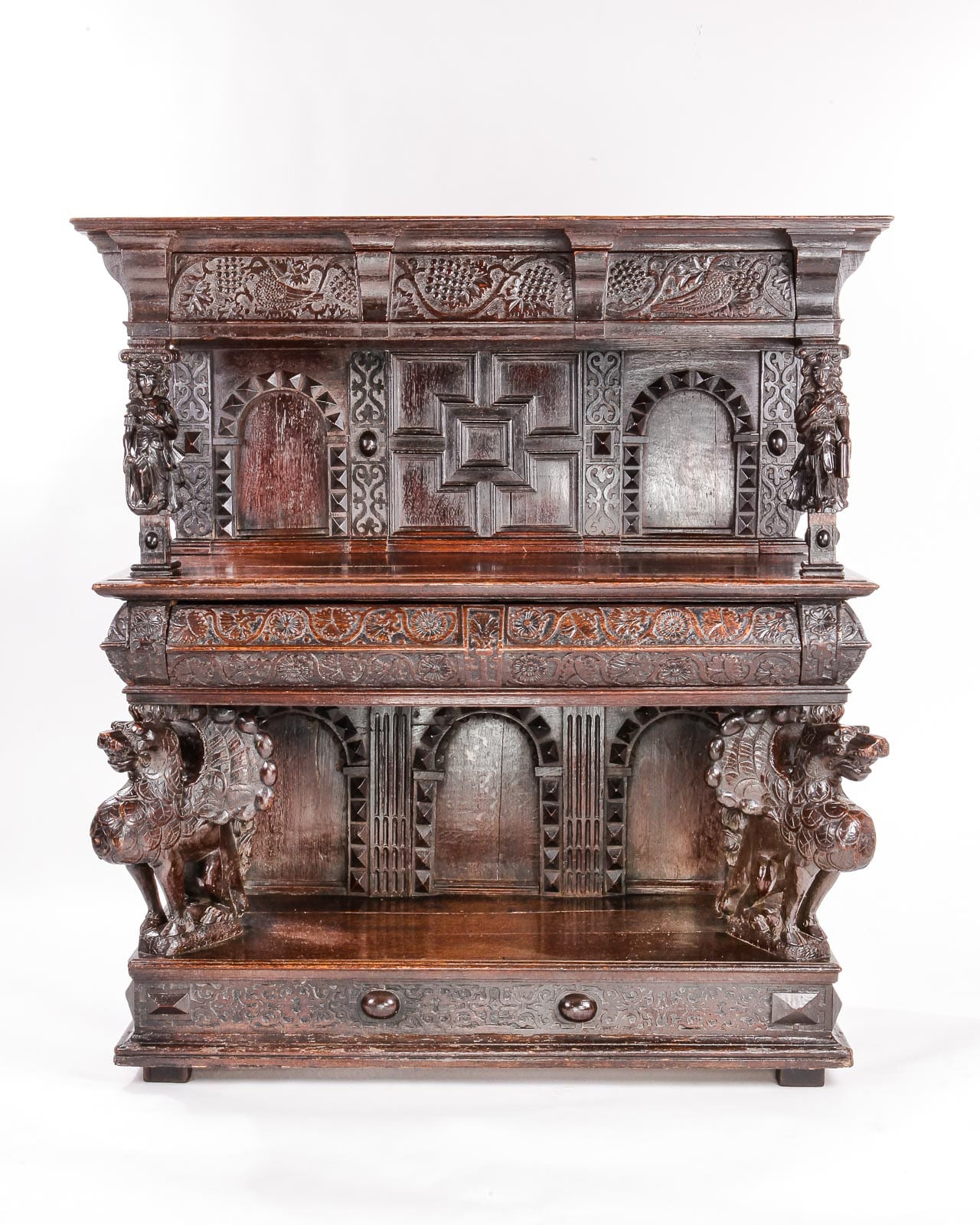 Elizabeth I joined court cupboard