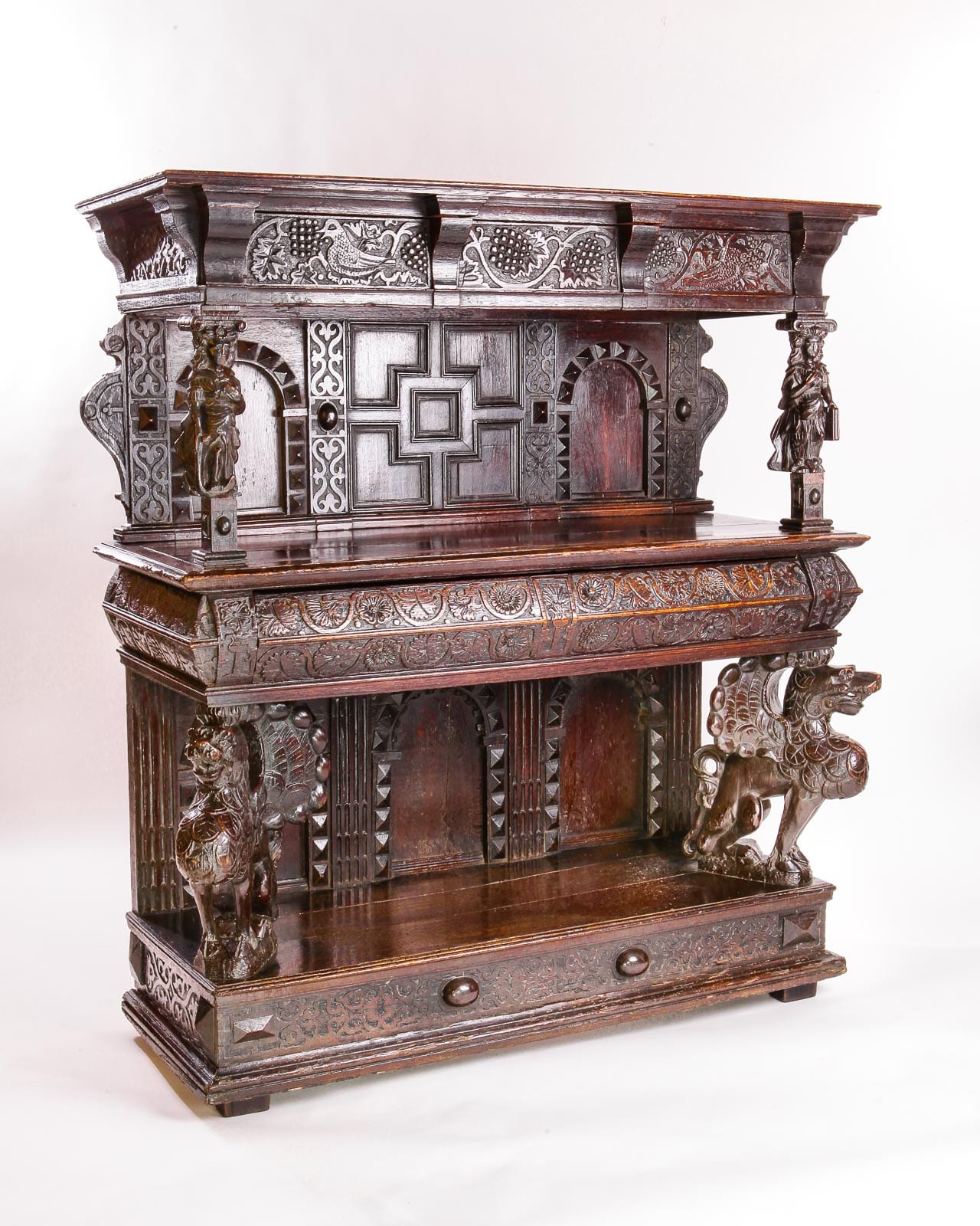 Elizabeth I joined court cupboard