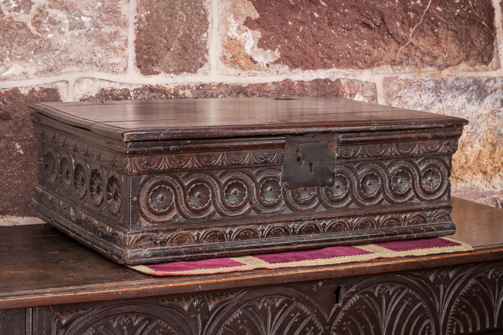 Elizabeth I oak carved box