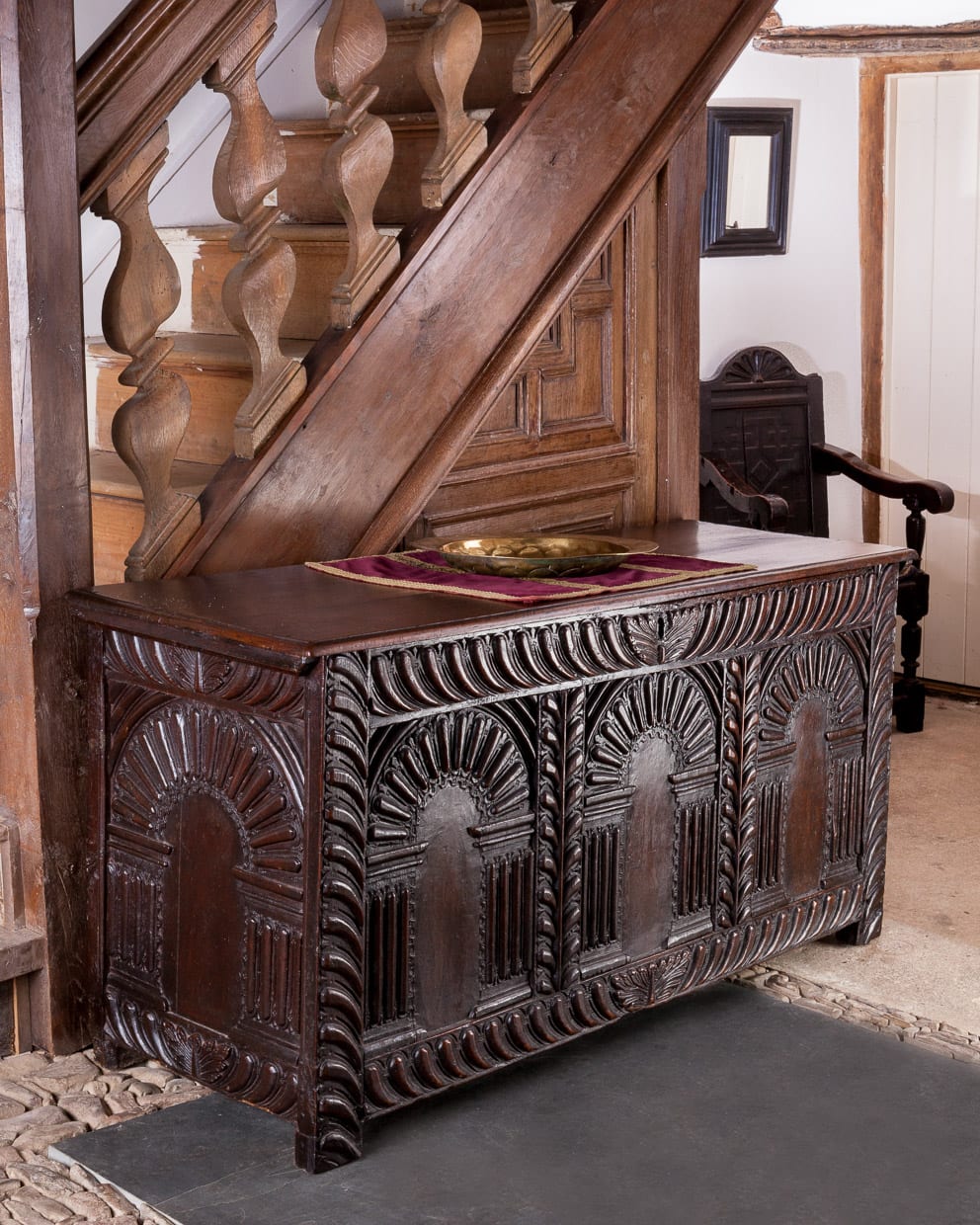 Late Elizabeth I oak carved chest