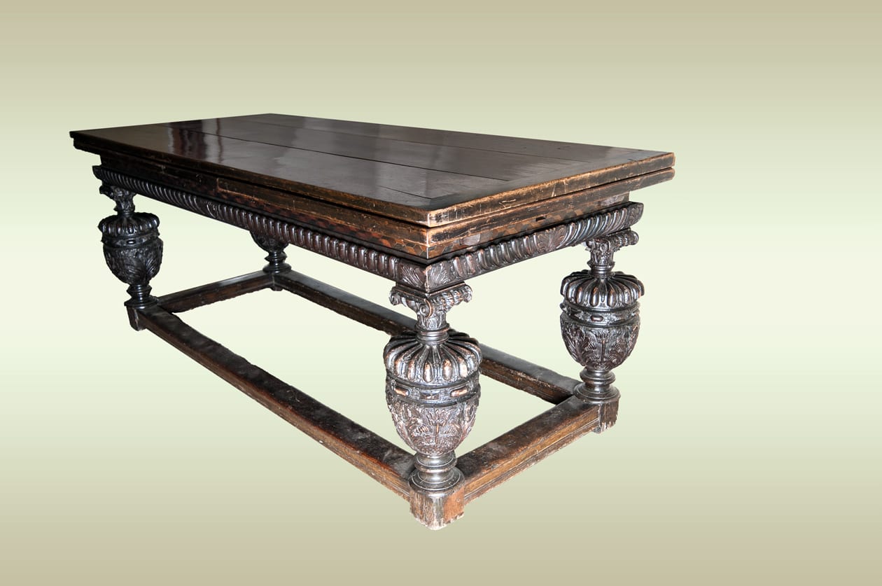 Elizabeth I draw leaf table