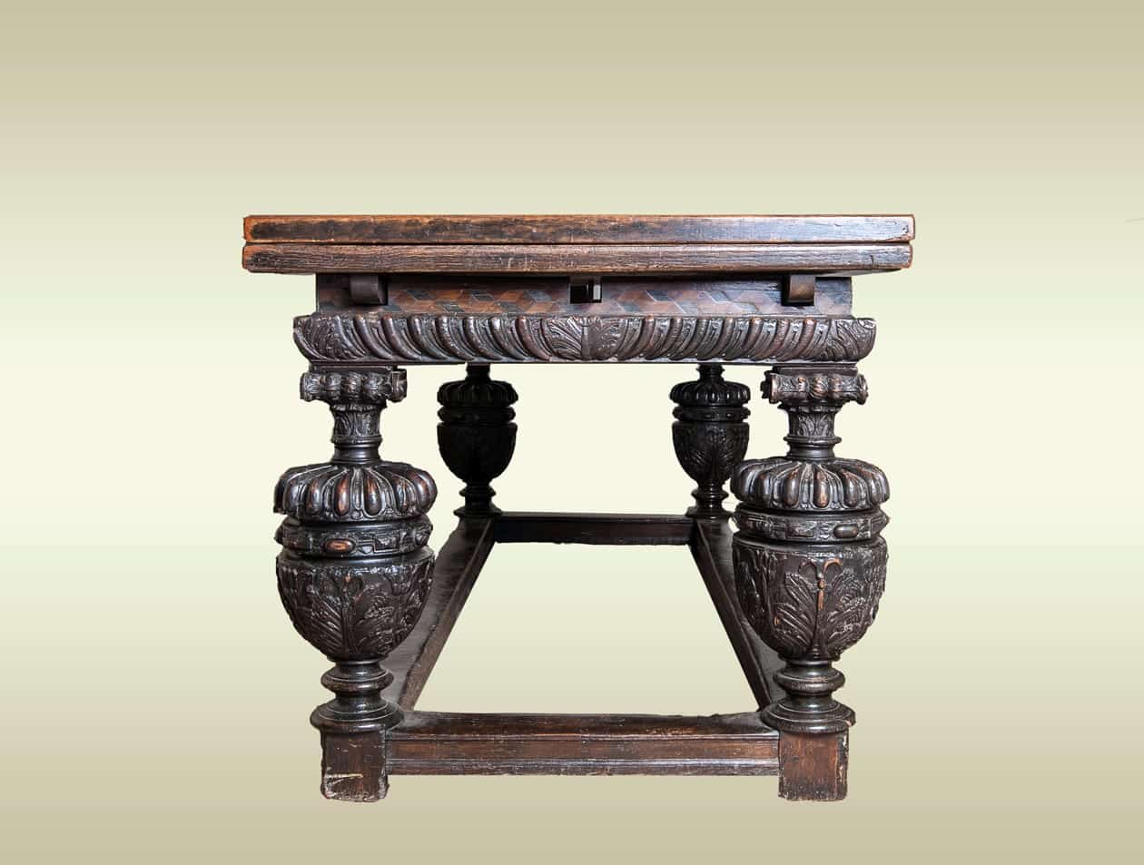 Elizabeth I draw leaf table