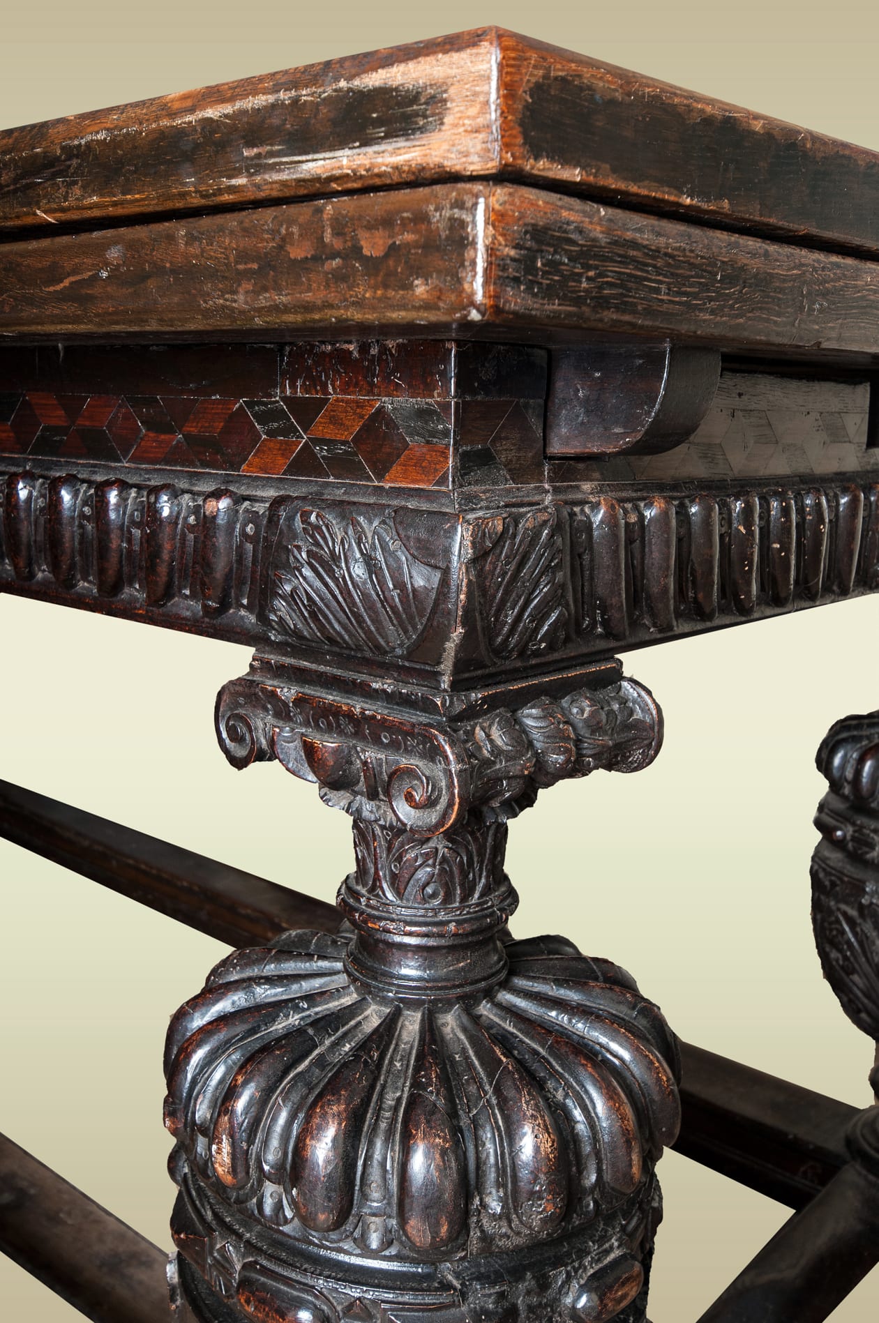 Elizabeth I draw leaf table