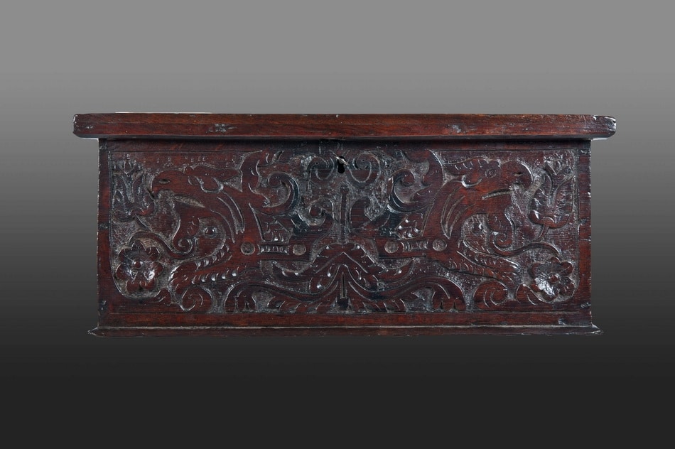 17th century Carved oak box