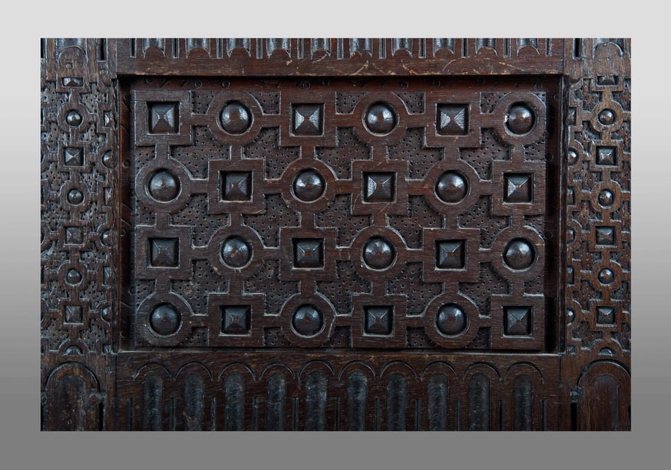 Elizabethan joined oak hutch table