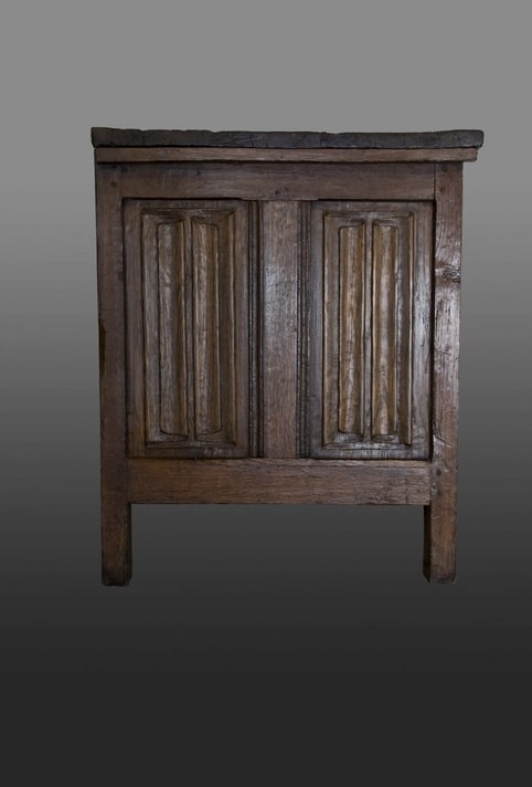 Late 15th century Linenfold chest
