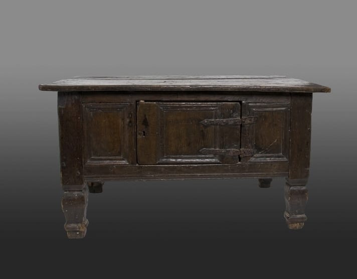 Henry VIII oak hutch table