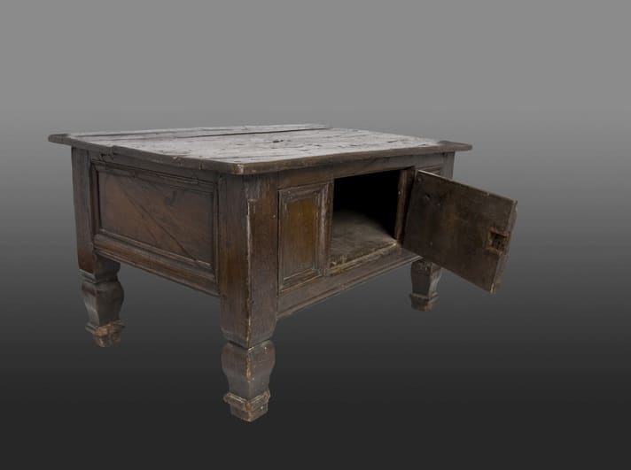 Henry VIII oak hutch table