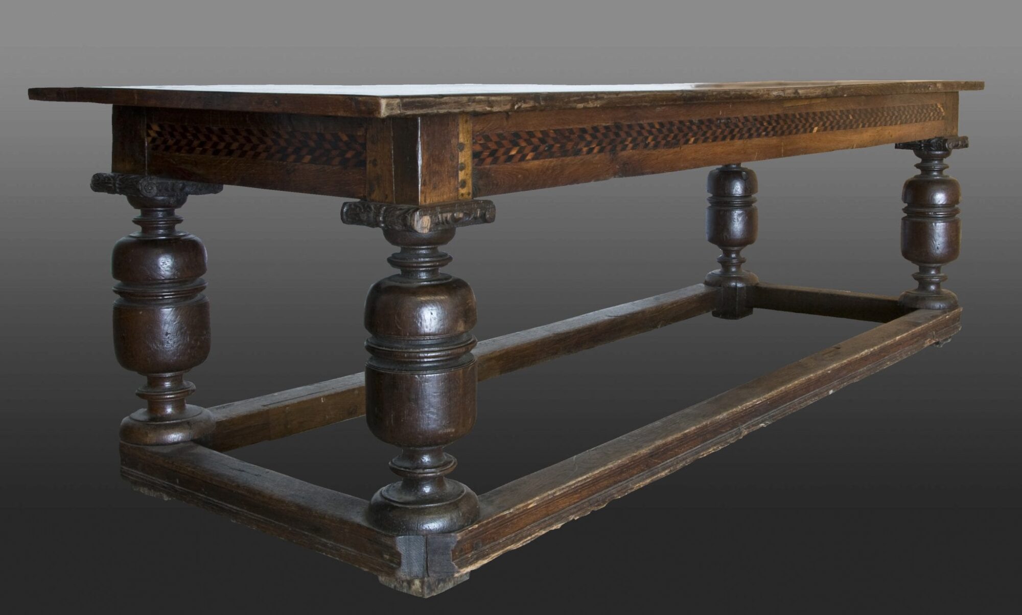 Elizabeth I joined oak table