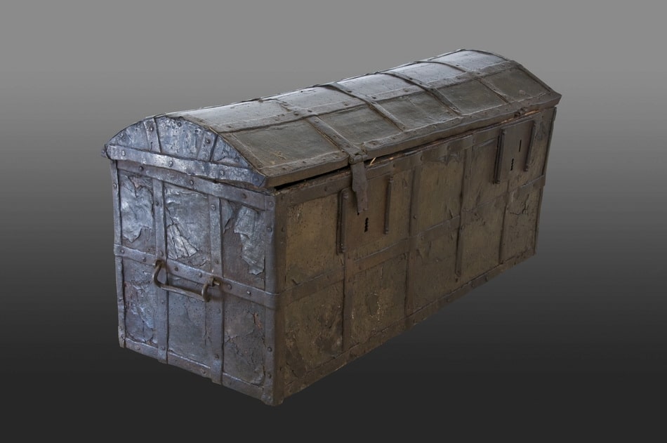 English medieval iron bound standard