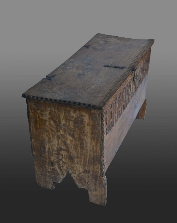 Elizabeth I elm boarded chest