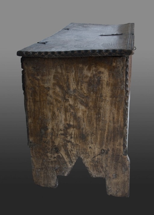 Elizabeth I elm boarded chest