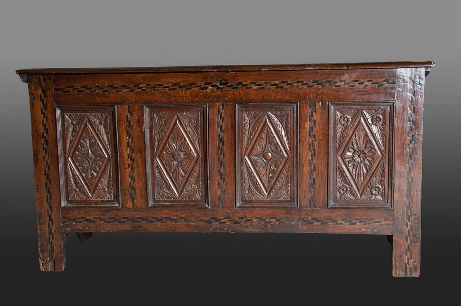 Elizabeth I chest front