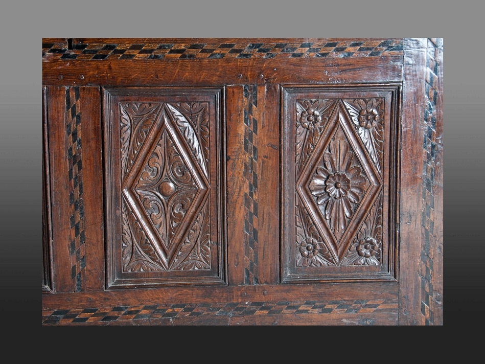Elizabeth I chest front