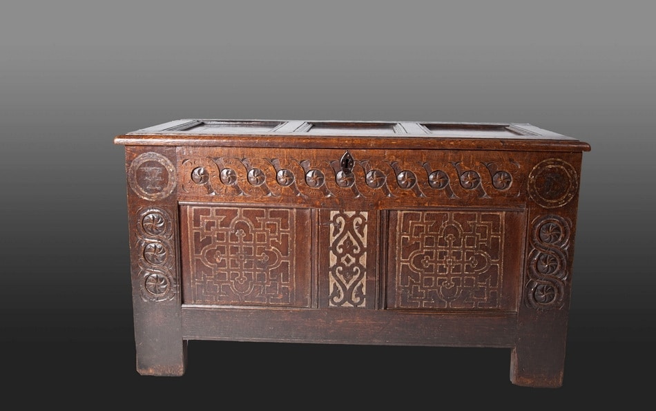 Elizabeth I painted oak chest