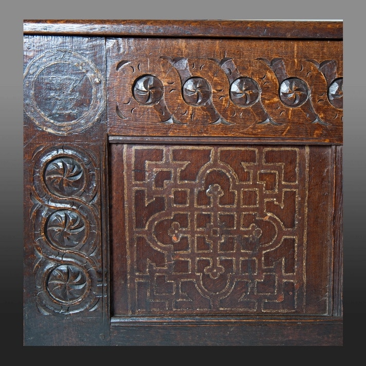Elizabeth I painted oak chest
