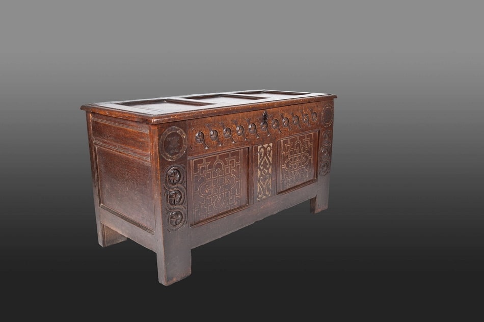 Elizabeth I painted oak chest