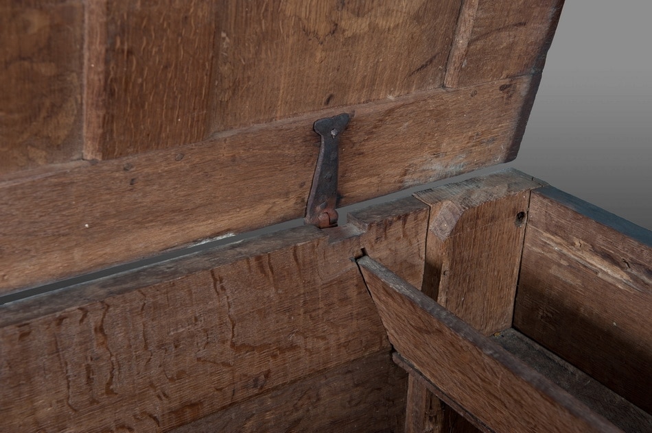 Elizabeth I painted oak chest
