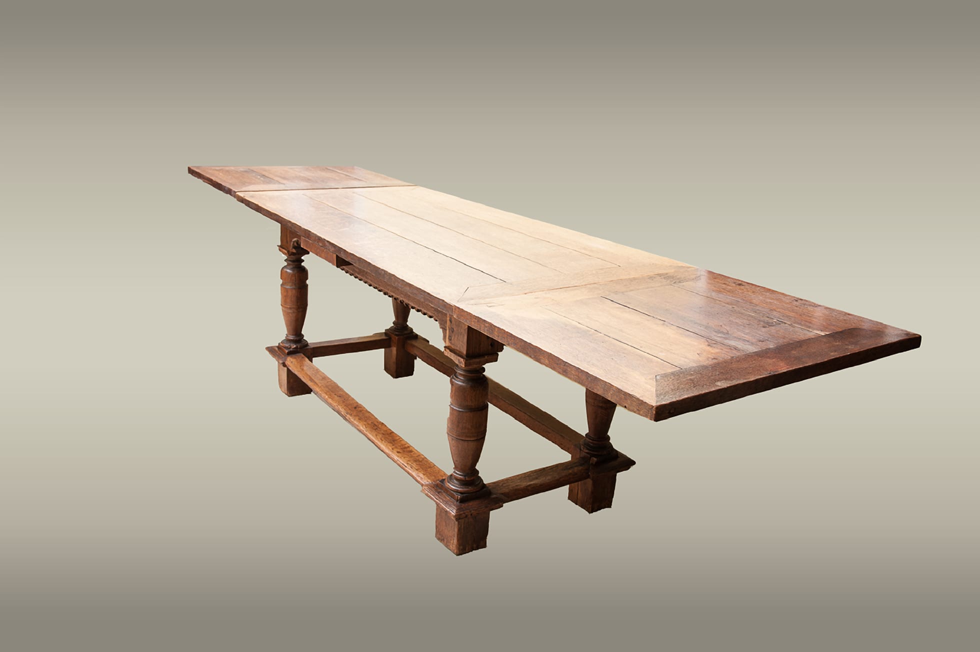 Early 17th century draw leaf table