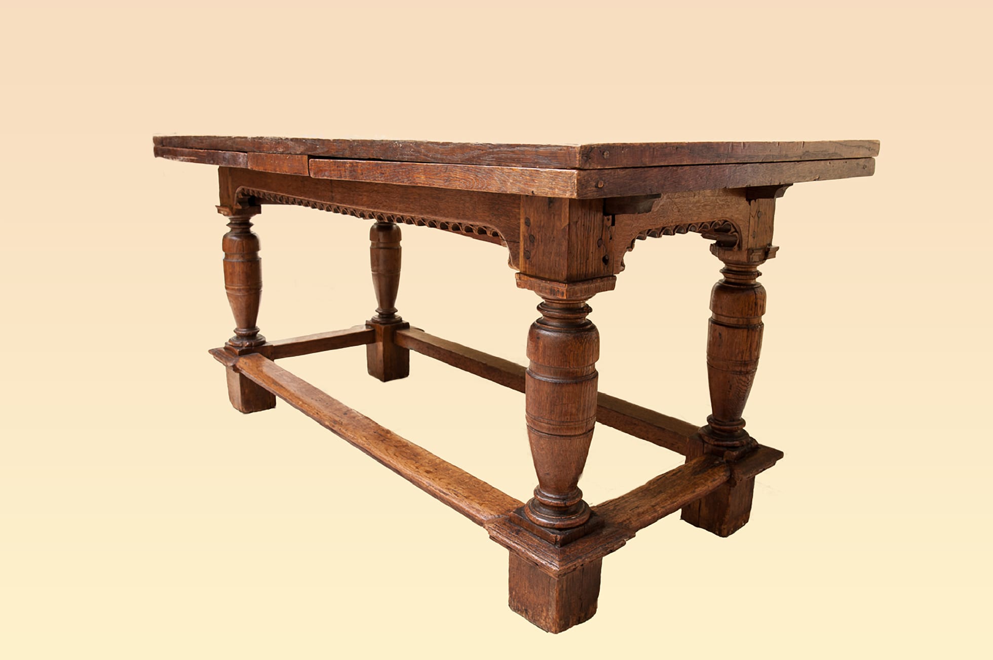 Early 17th century draw leaf table