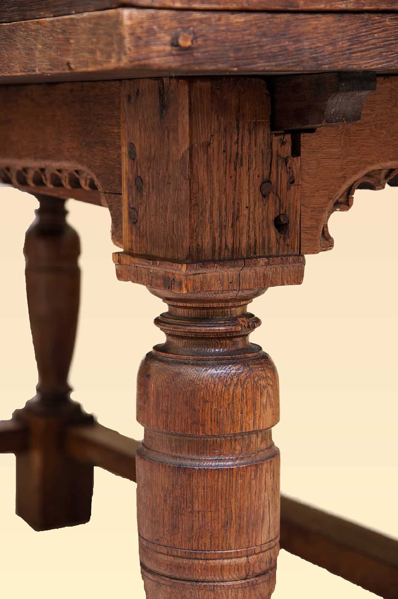 Early 17th century draw leaf table