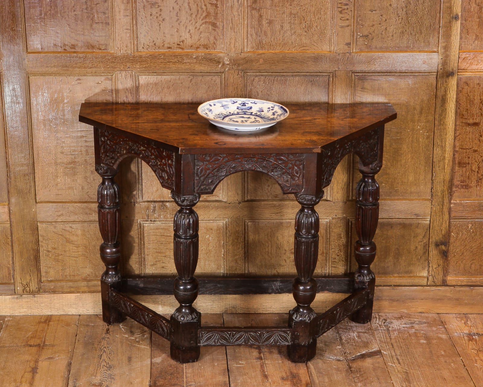 Elizabeth I side table