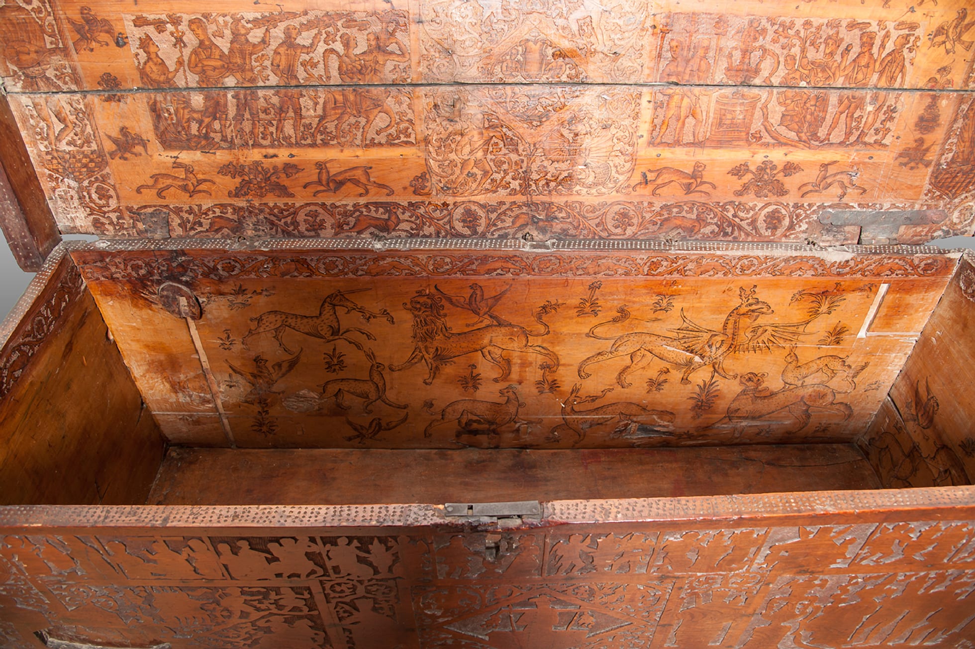 Venetian cedar wood cassone