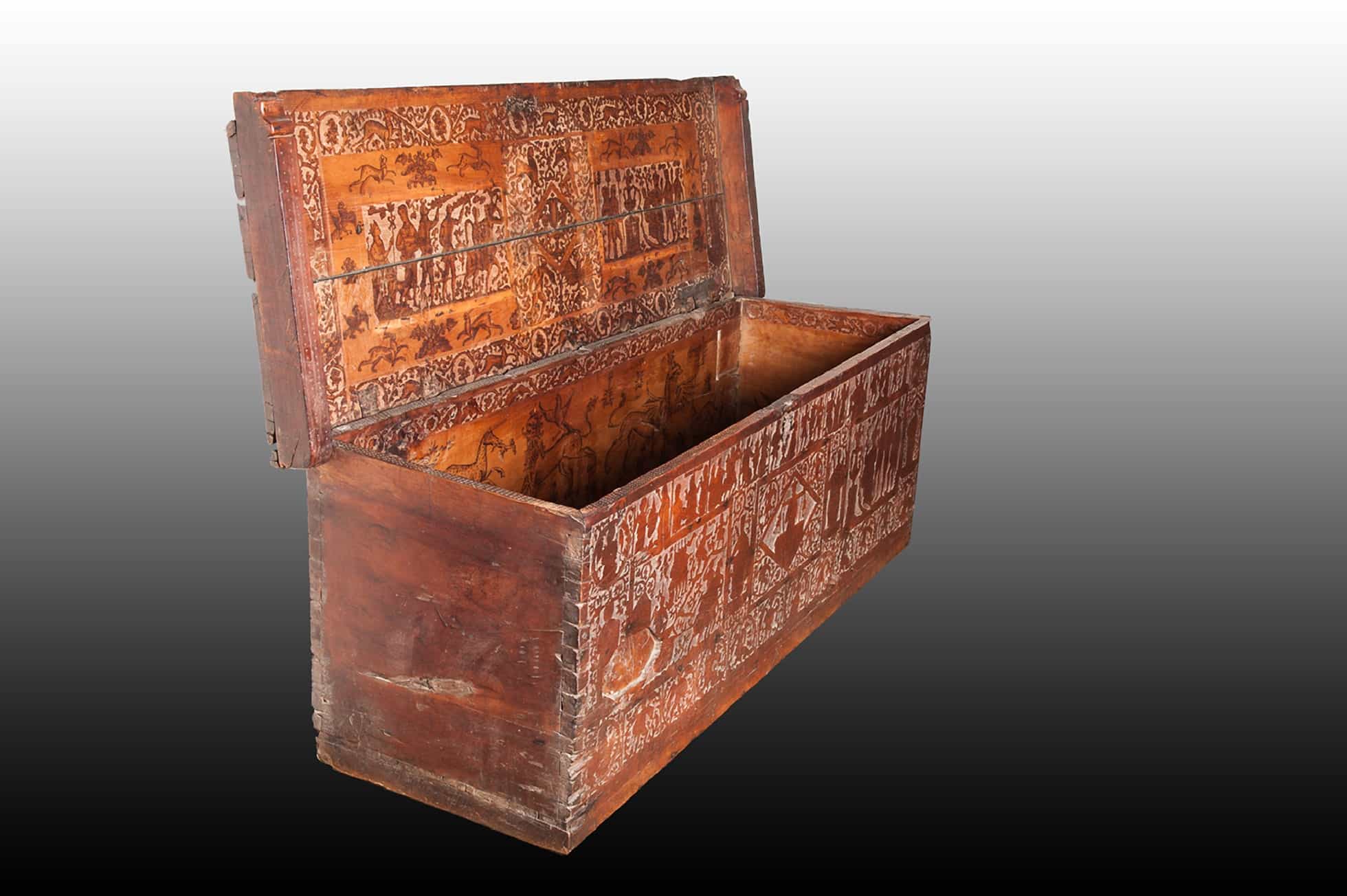 Venetian cedar wood cassone