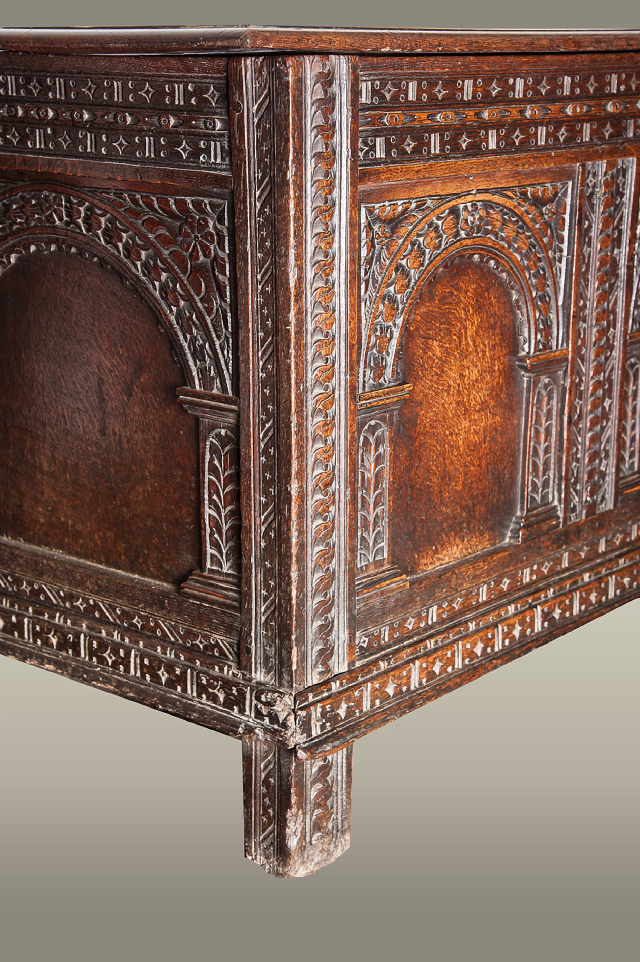 Elizabeth I joined oak chest