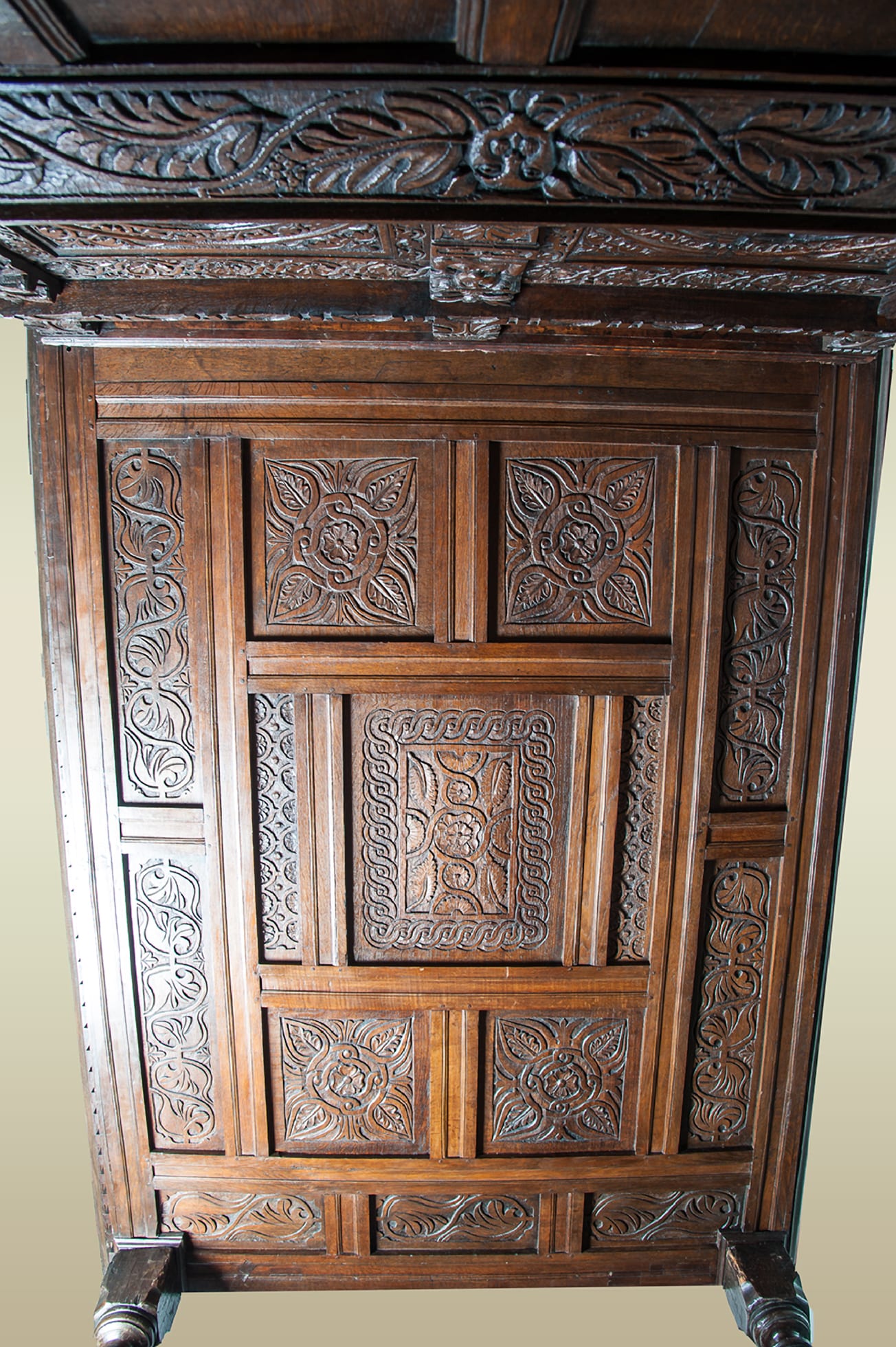Elizabeth I oak tester bed