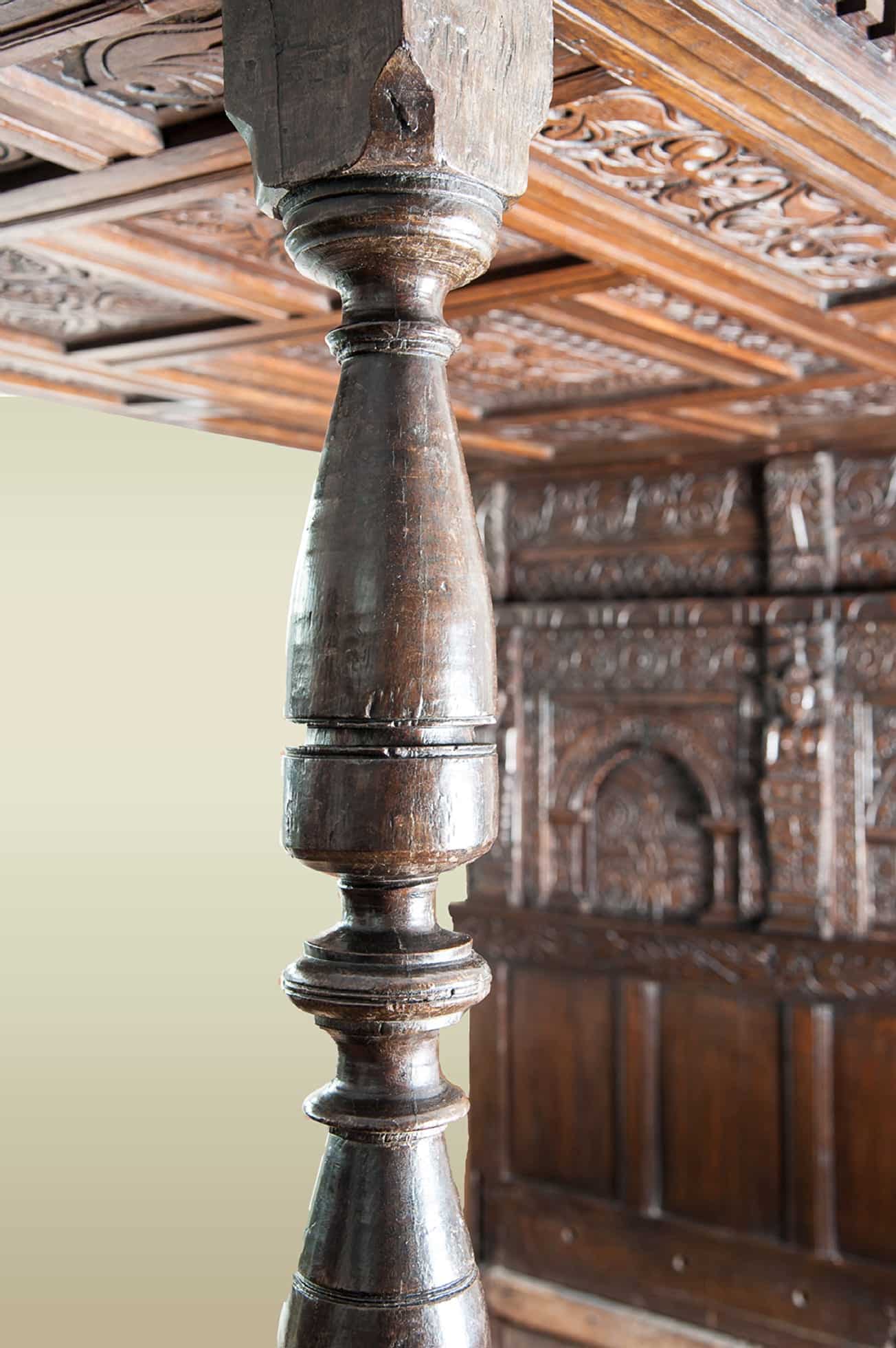 Elizabeth I oak tester bed