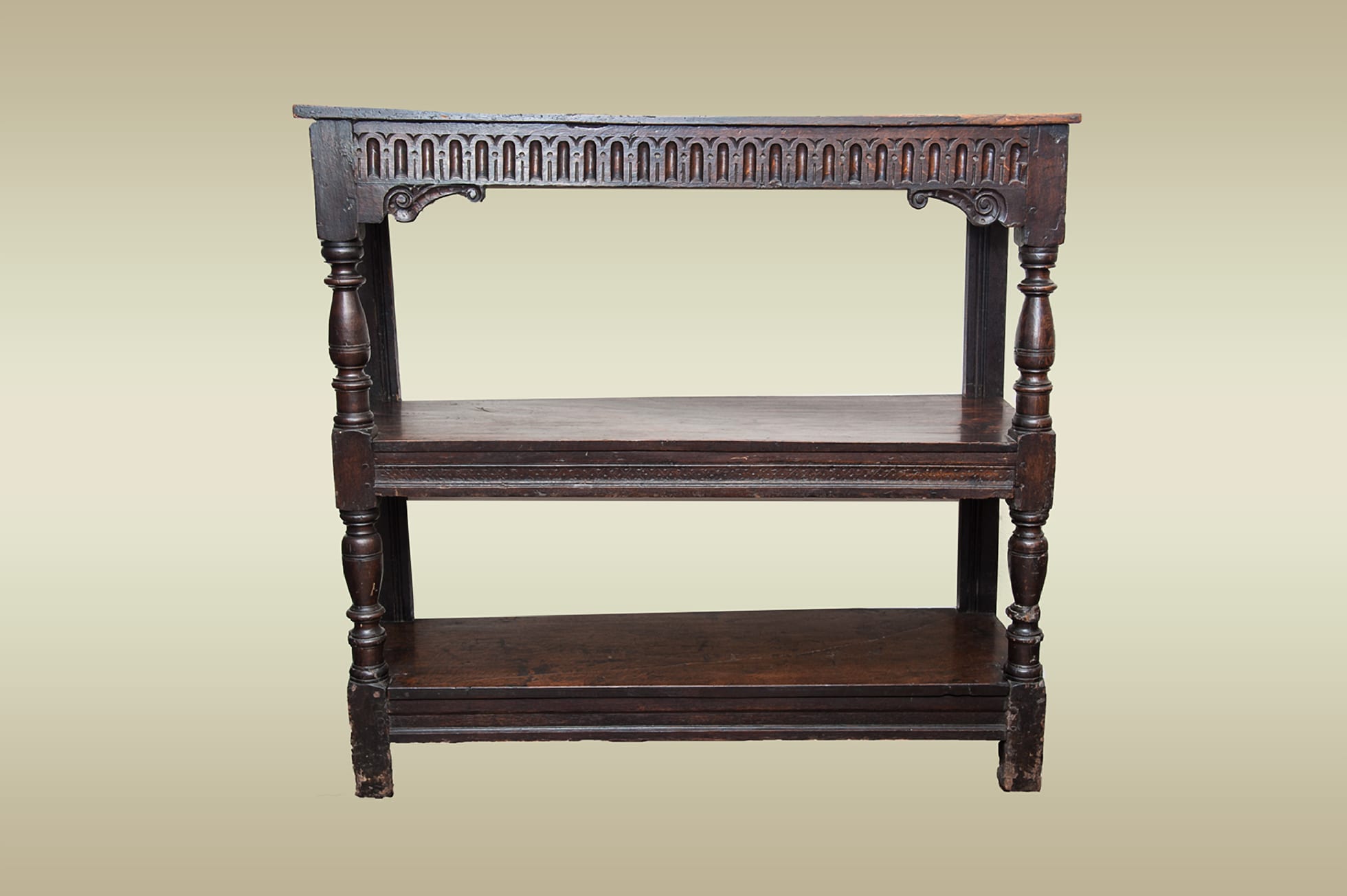 James I three tier buffet