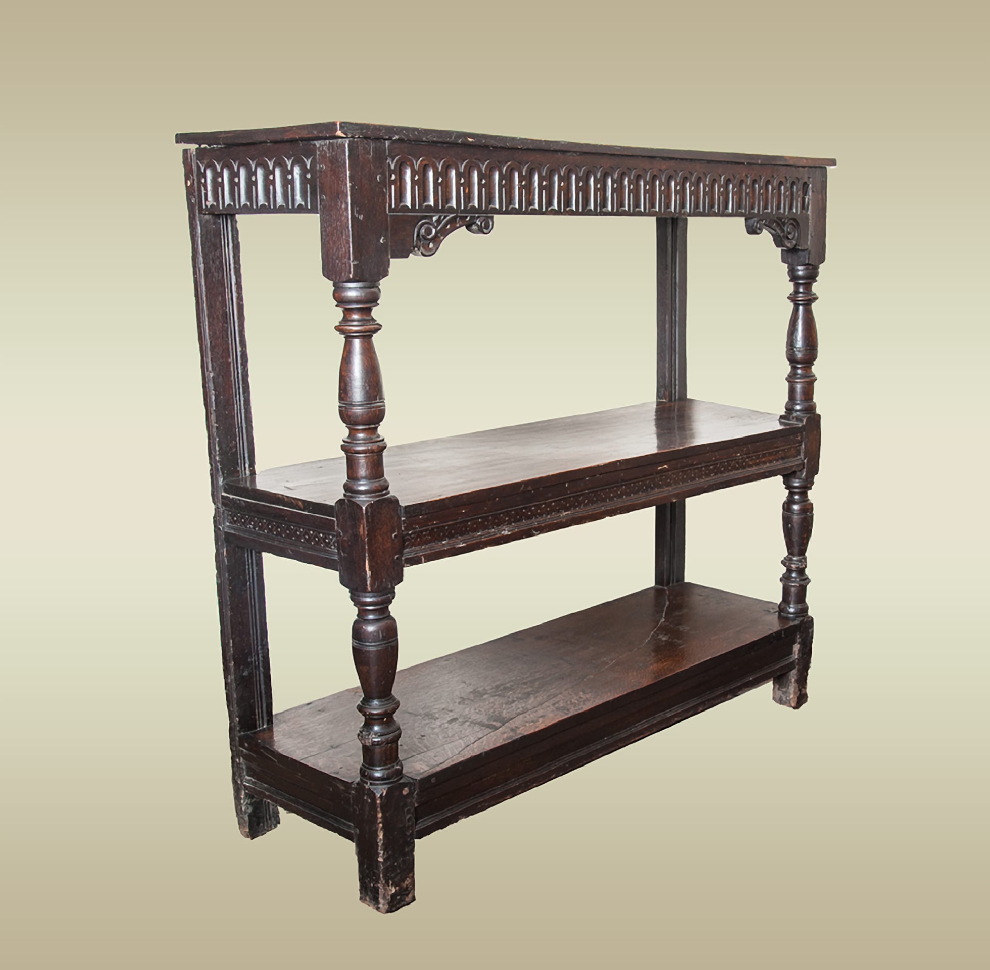 James I three tier buffet