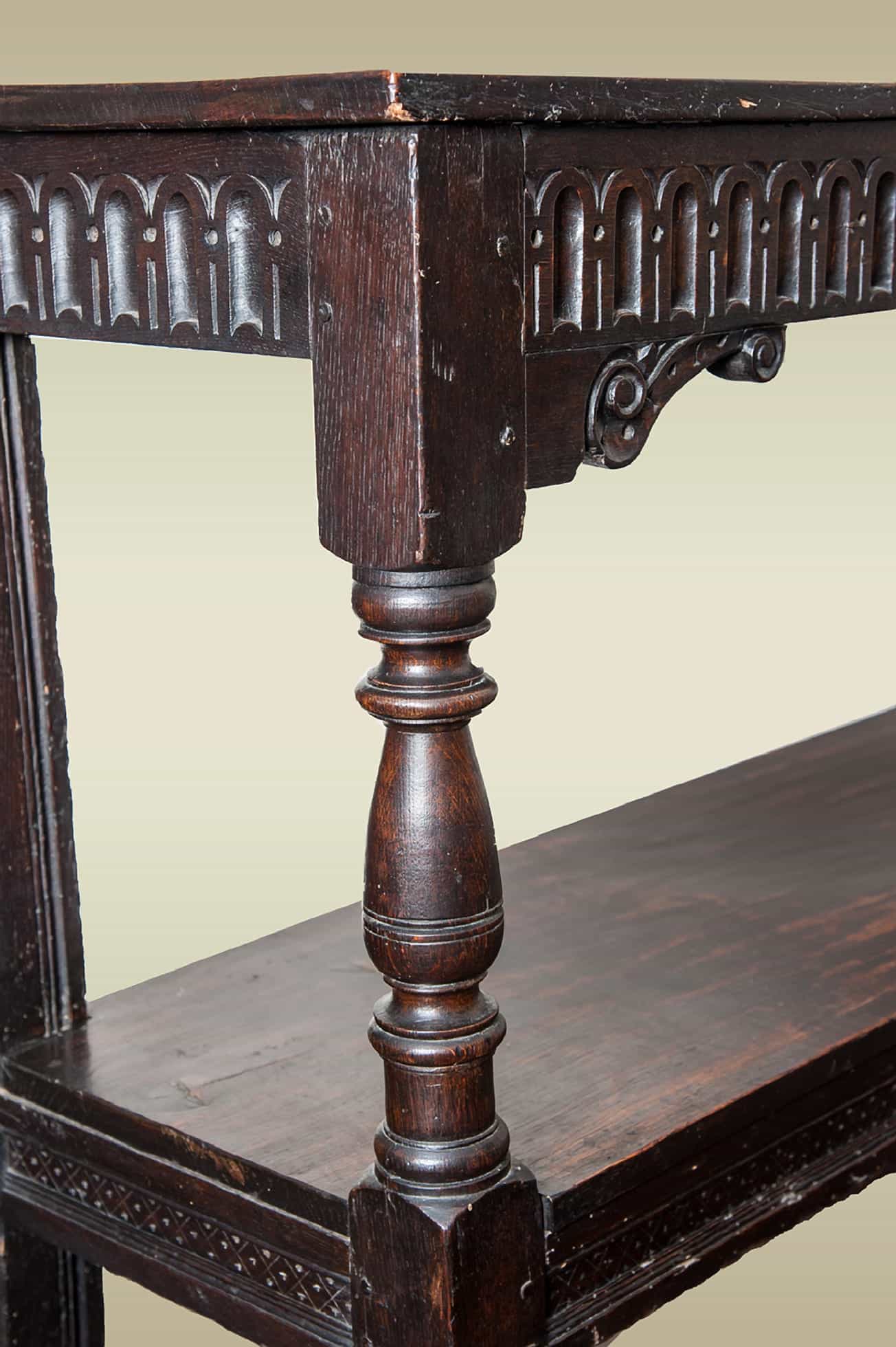 James I three tier buffet