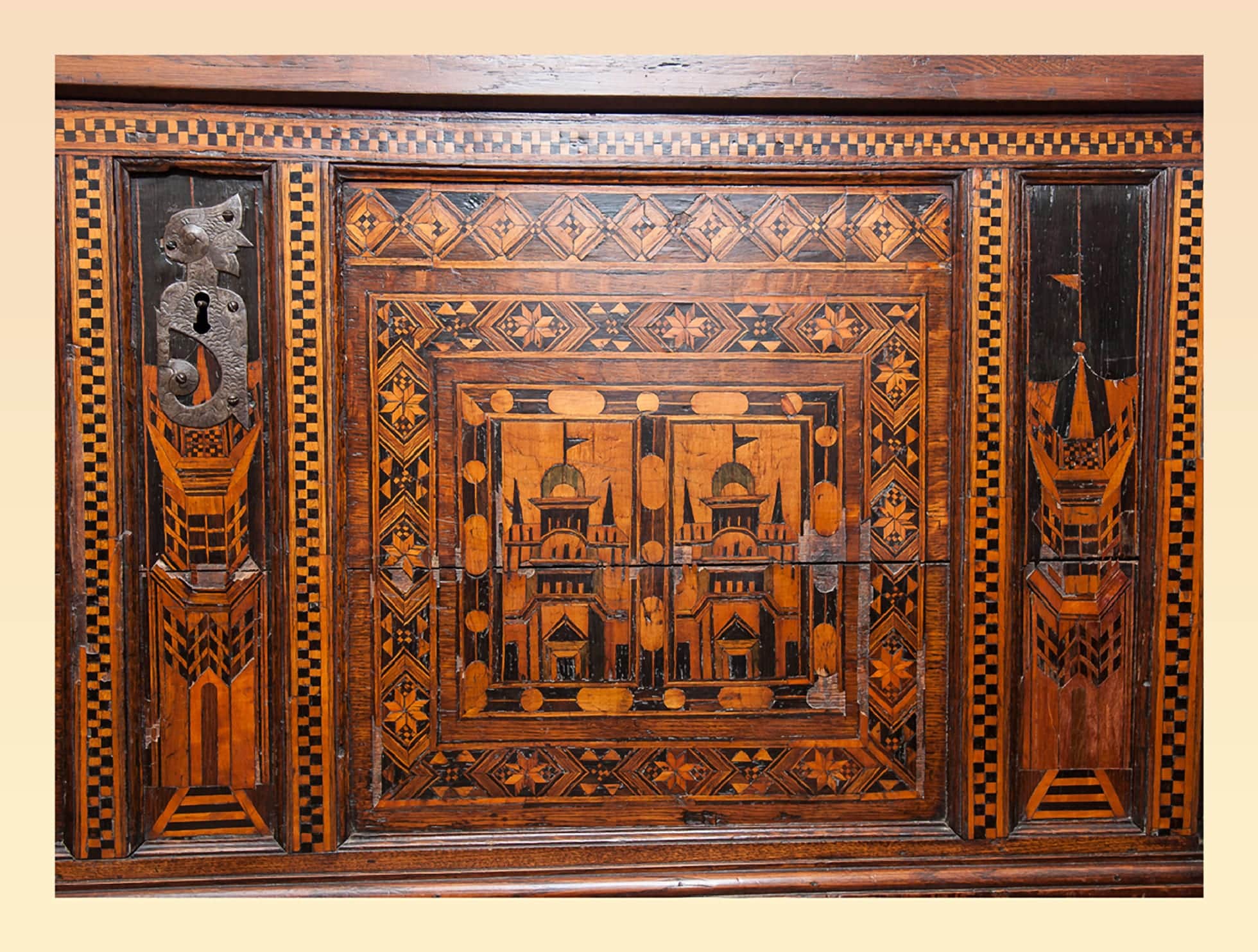 Elizabeth I inlaid Nonsuch chest