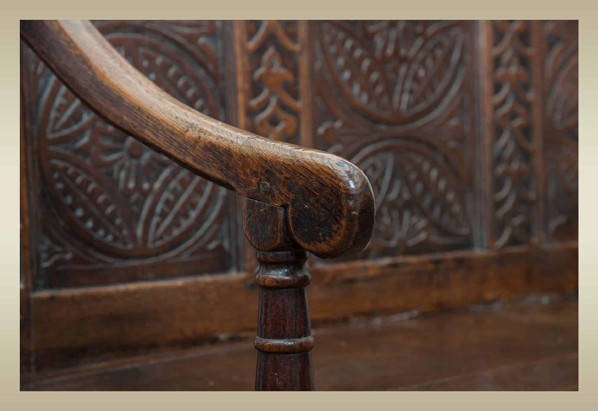Late 17th century joined oak settle