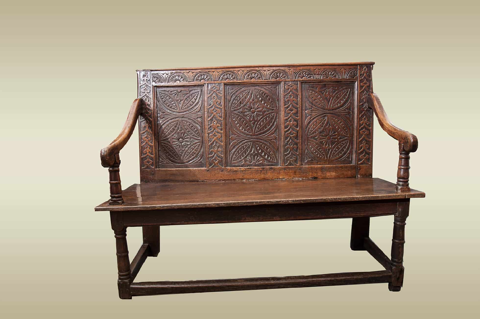 Late 17th century joined oak settle