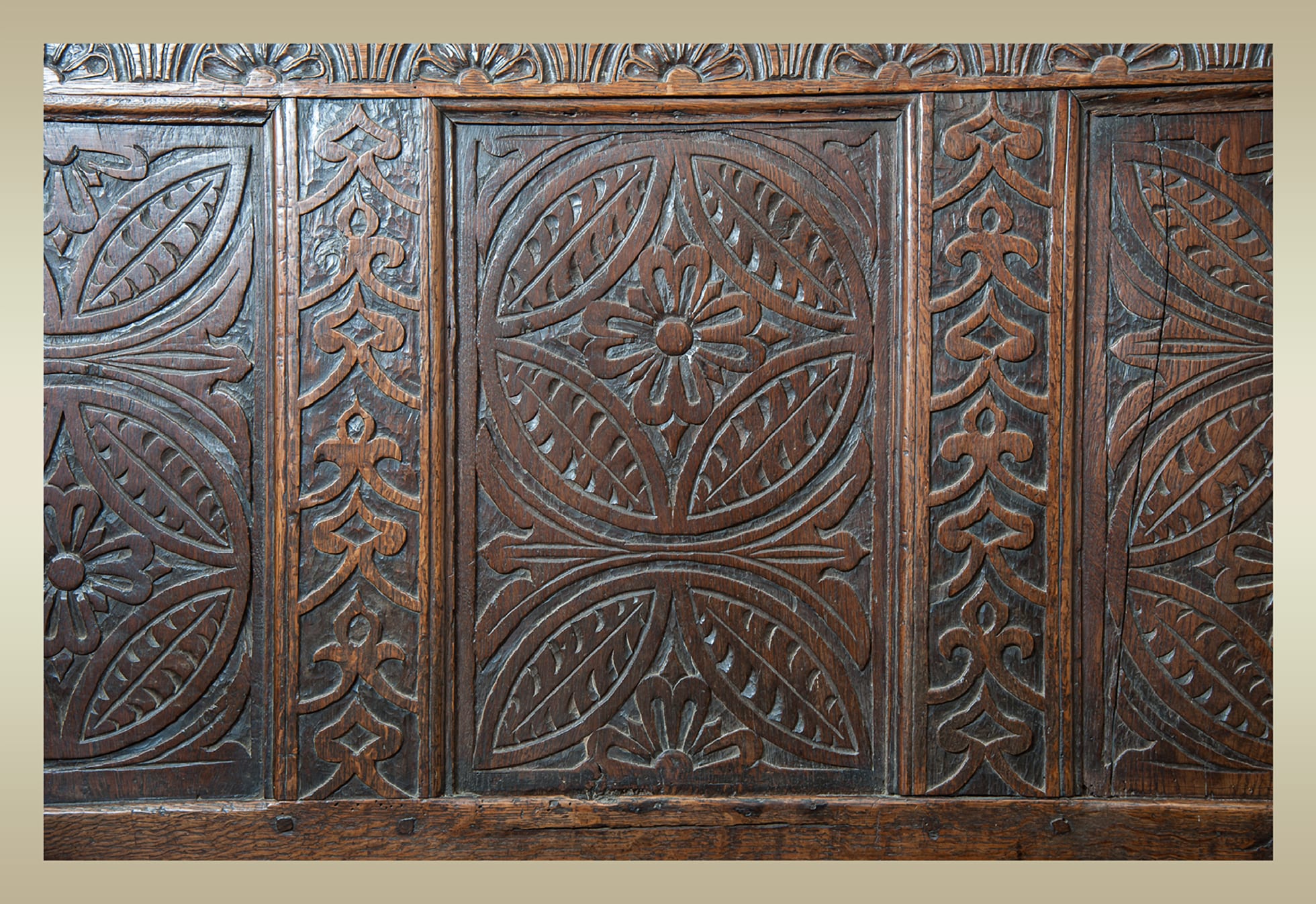 Late 17th century joined oak settle