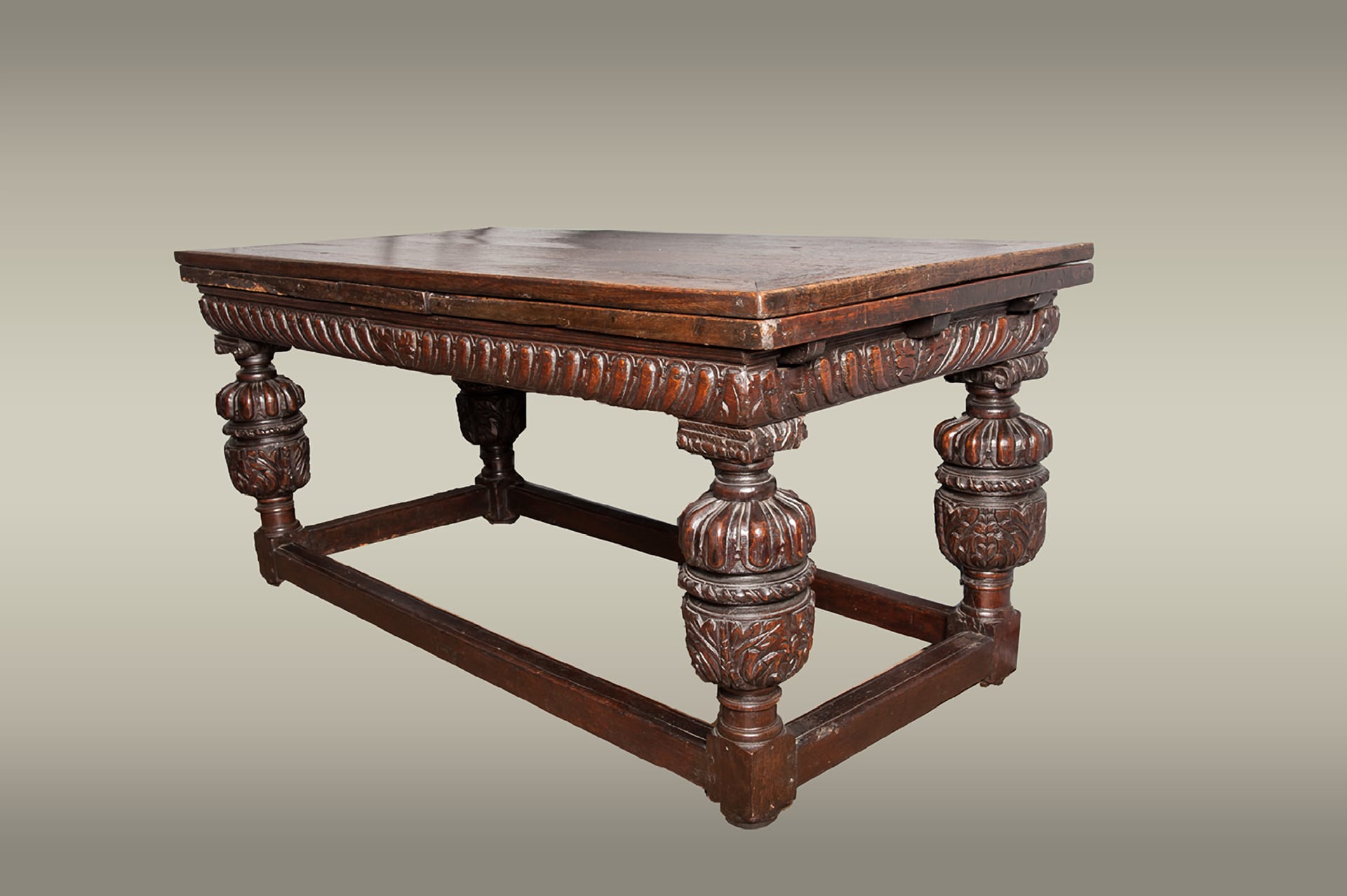 Elizabeth I oak draw leaf table