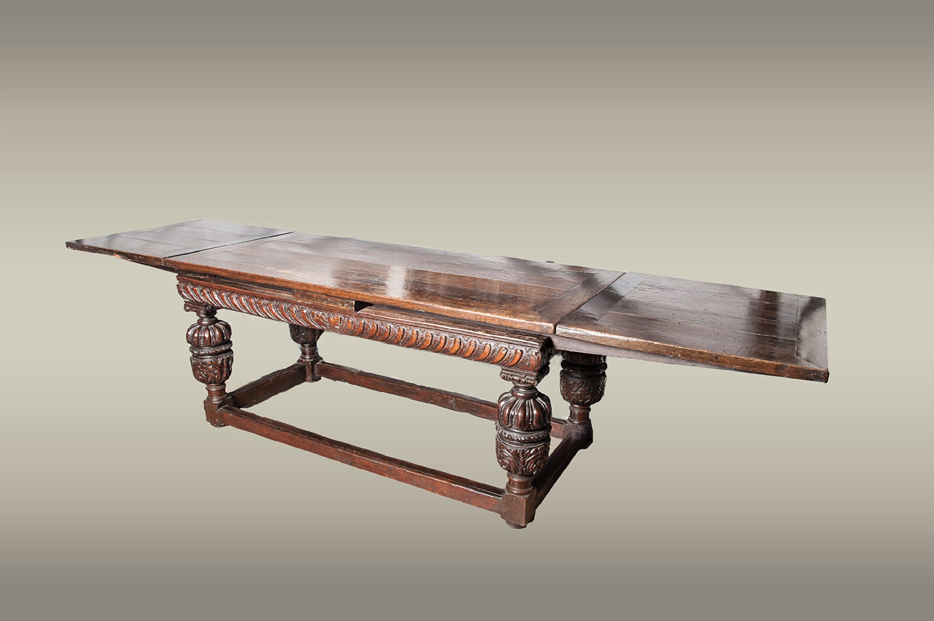 Elizabeth I oak draw leaf table