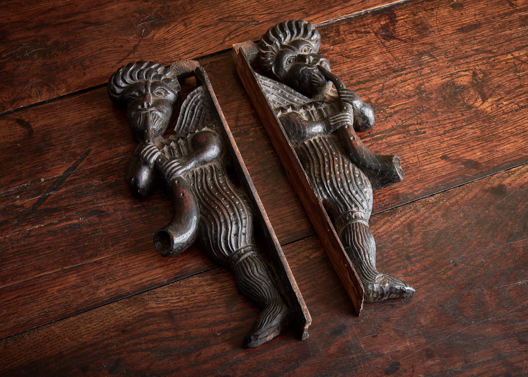 James I oak carved figures