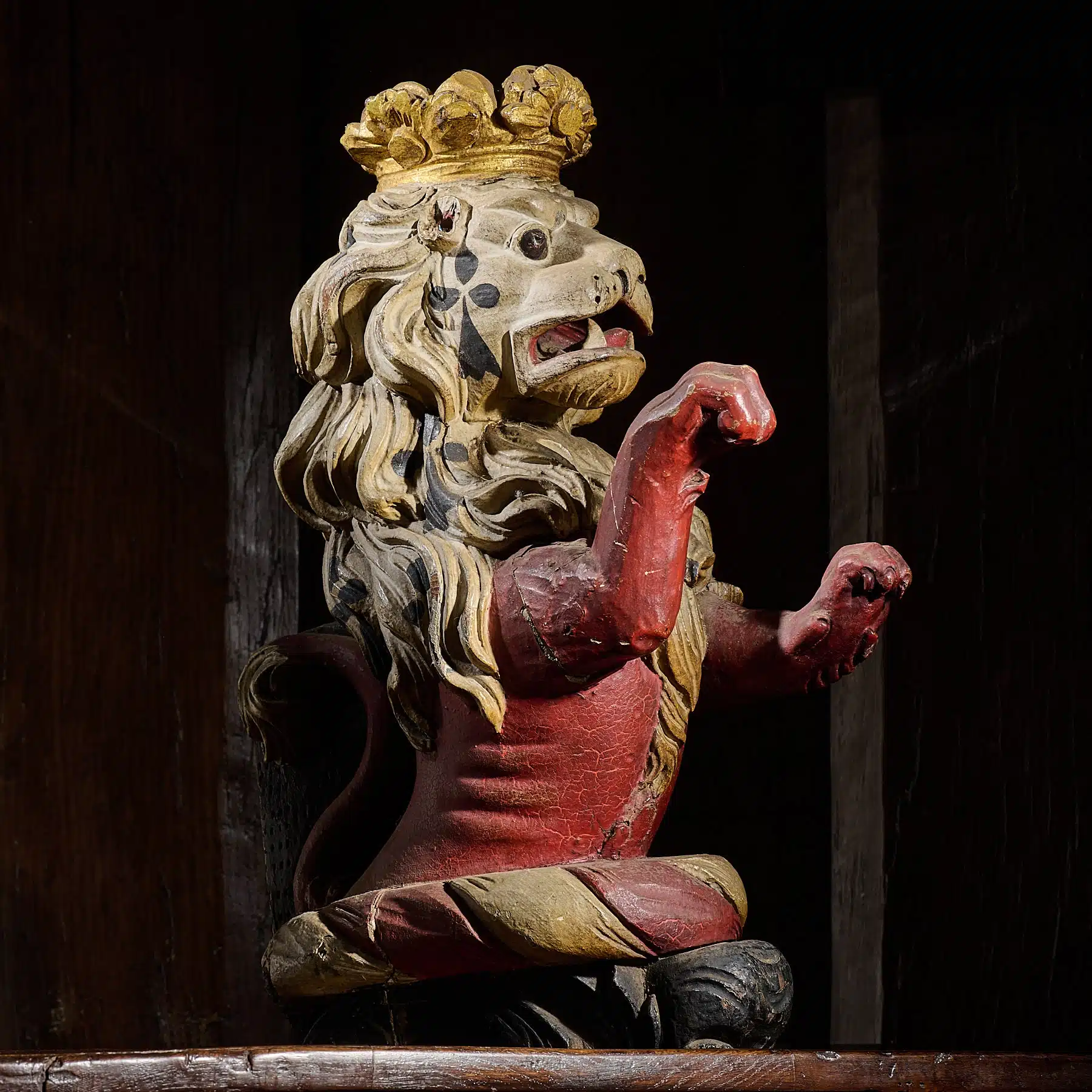 English oak rampant lion